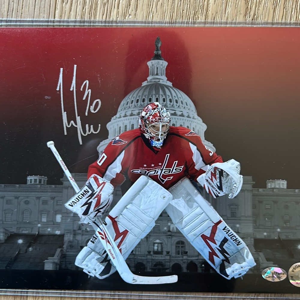 Michal Neuvirth 8X10 autographed photo 100% authentic. & Capitals Wallet
